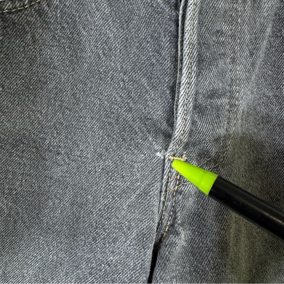 Levi’s Women’s Vintage 80’s High Rise Stonewashed Gray Button Fly Jeans - Picture 5 of 7